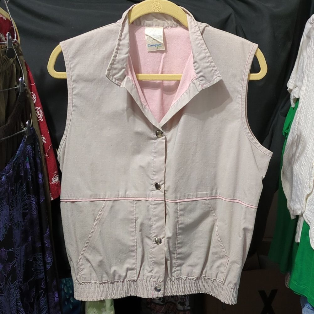 Campton Place vest size large (InvW025)